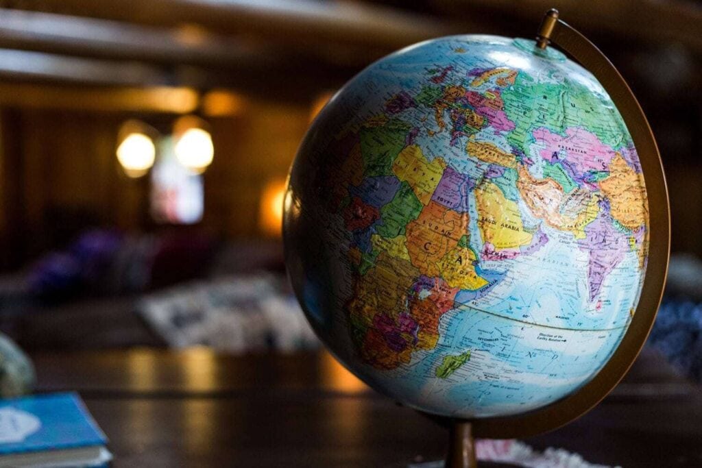 Wereldbol voor aanduiding van scheiden van buitenlandse partner
