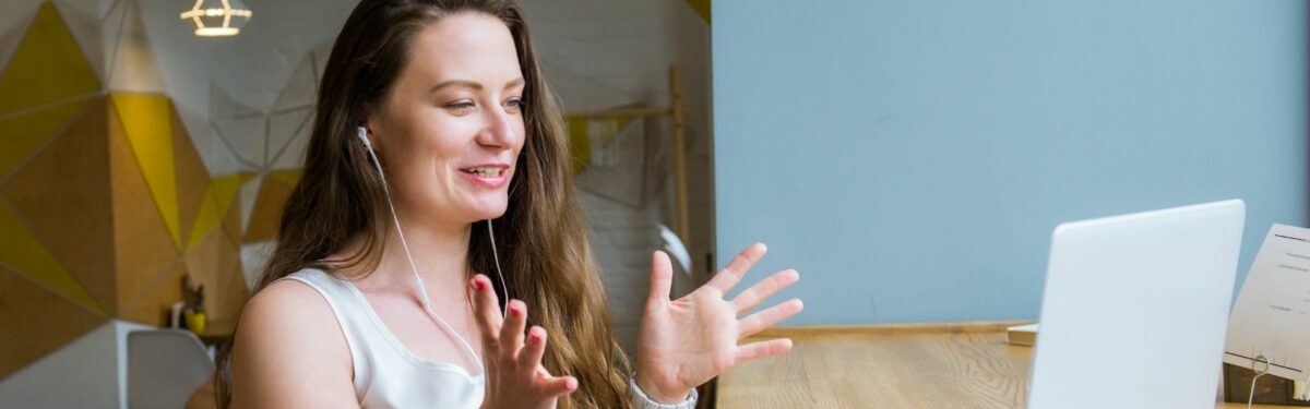online scheiden - vrouw heeft online gesprek